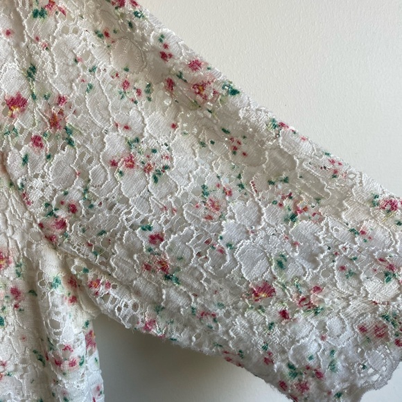 Floral top Candie’s Size: M - Picture 5 of 6